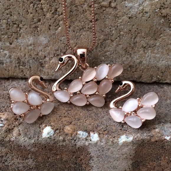 SWAN SET | 14K ROSE PLATED & CRYSTALS - Picture 5 of 6